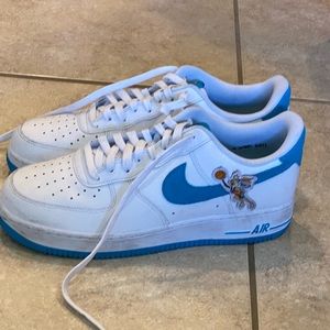 LIKE NEW Bugs Bunny Air Force 1s, size 10 (men’s).